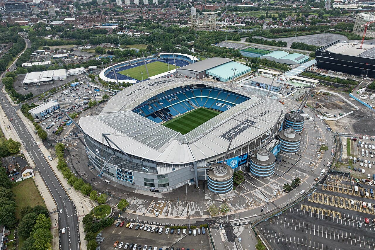 Cuộc đua vô địch Premier League 2025-26: Man City vượt Arsenal trước 5 vòng cuối