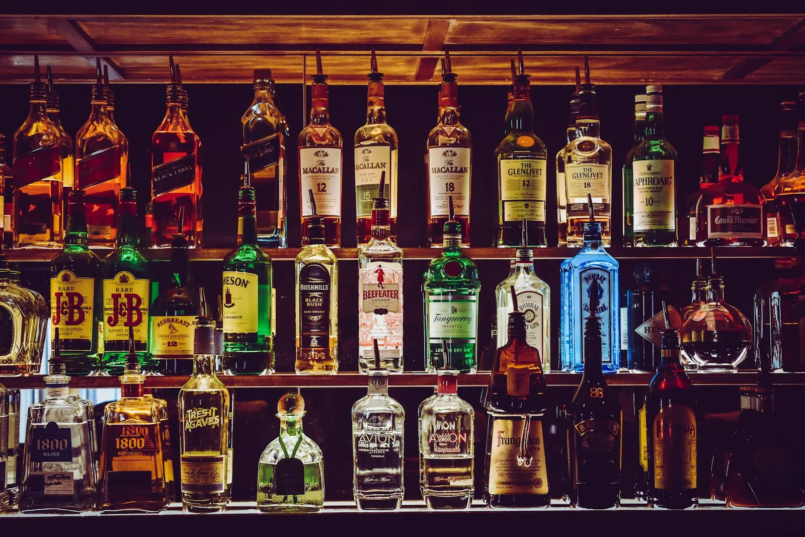 PG Soft Cocktail Nights review sa SCBAR — paano laruin sa Pinoy operator, 96.71% RTP, neon-cocktail cluster mechanic