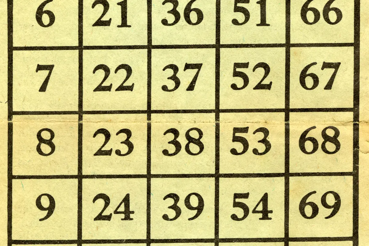 Filipino bingo chat room culture — what Tagalog banter does for retention